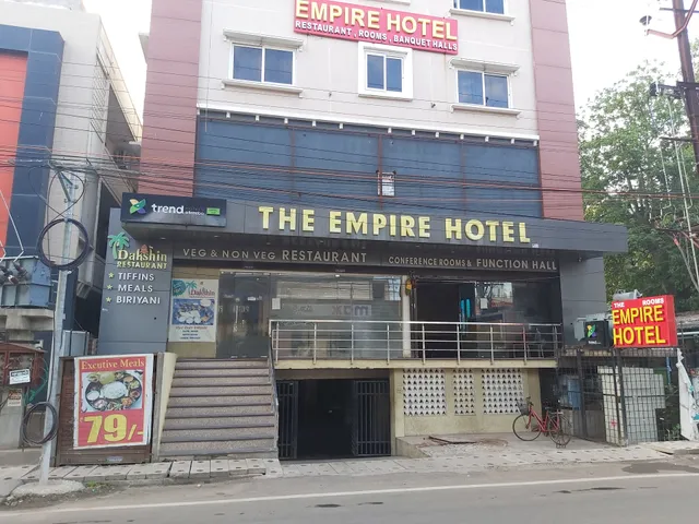 OYO 7320 The Empire Hotel
