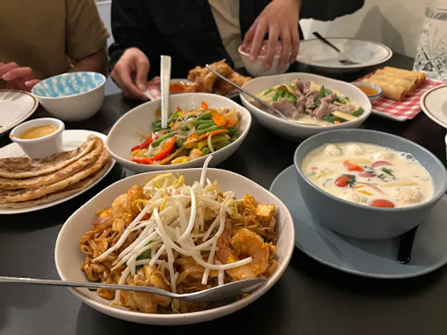 Lert Rod Thai Street Food