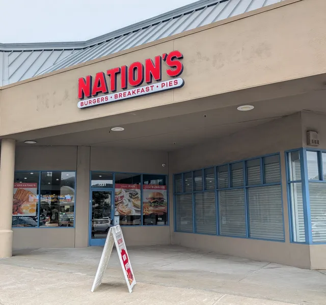 Nation’s Giant Hamburgers and Great Pies