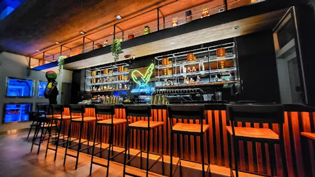 Cross Street Chicken and Beer (DELMAR)