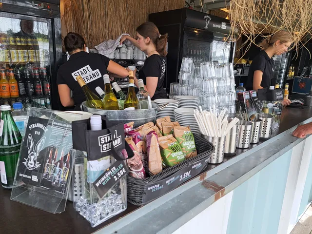 Stadtstrand-Düsseldorf am Robert-Lehr-Ufer (Theodor-Heuss-Brücke)