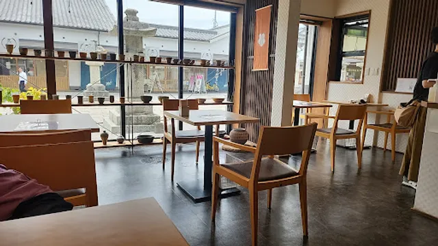 間鍋竹士のうつわを愉しむカフェギャラリー