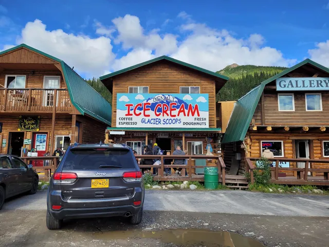 Denali Glacier Scoops Ice Cream