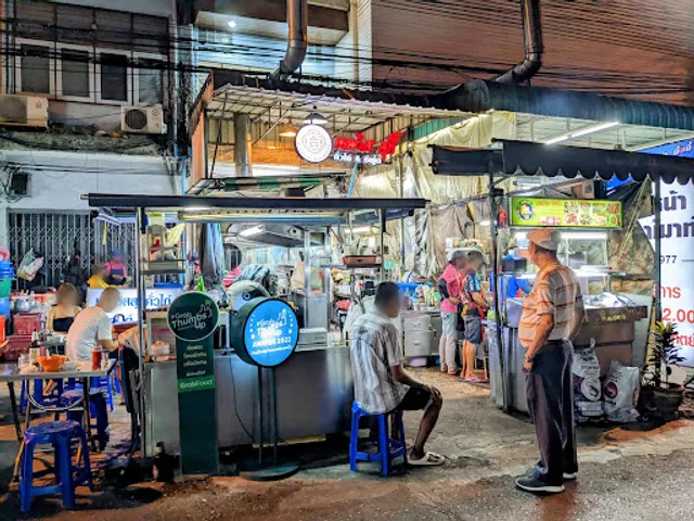 Elvis Suki and Seafood