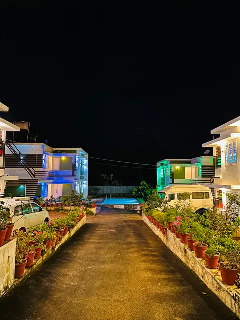 Luxe Hotel - Rooms & Villas