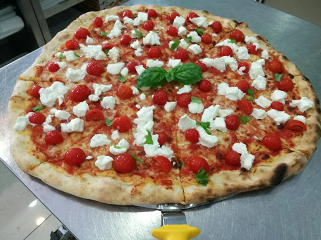 Pizzeria Don Bosco - Maxipizza