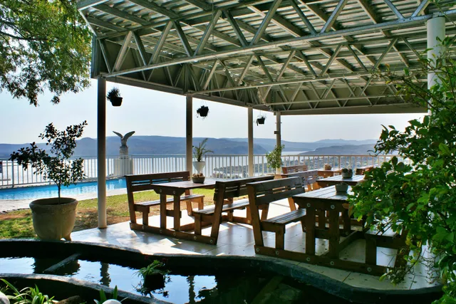 Monte Crous Hotel, Restaurant & Venue