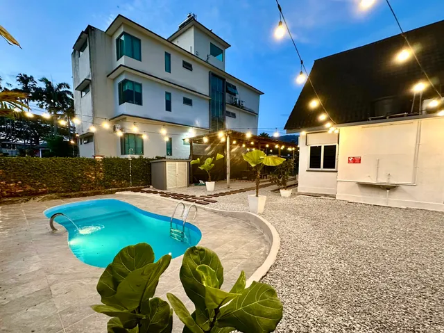 Lakeside Pool Villa Homestay in LakeGarden & Zoo