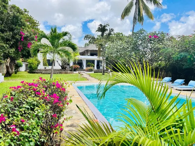 White Nyumba Malindi