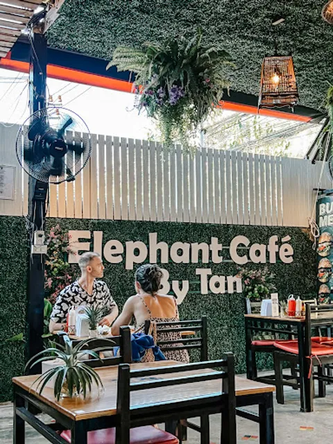 Burger by​ Tan, Karon