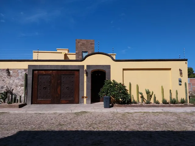 Tadeo Inn Bed & Breakfast