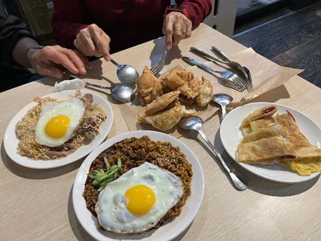 ☀️日月私饗早午餐晚宵夜《博愛店》🌙高雄宵夜｜早午餐｜早餐🐶最後點餐時間為休息前一小時
