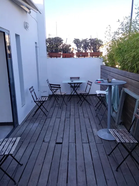 Traveller BOX Hostel