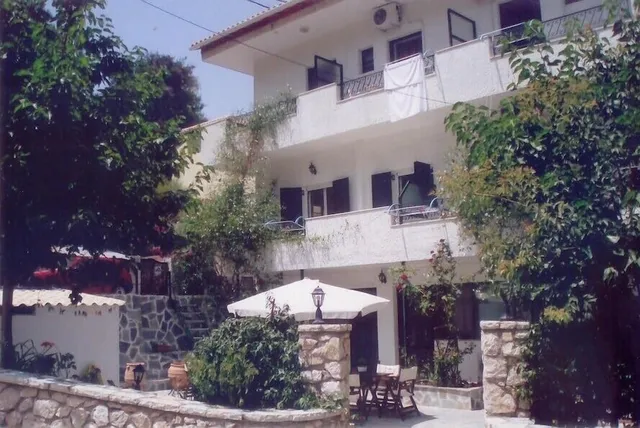 Yasemi Rooms and Studios