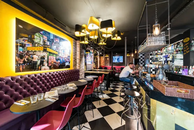 Upper Café Les Halles