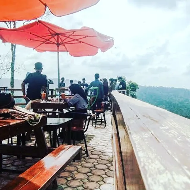Puncak Hill Resto