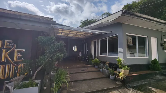 The lake round guest house