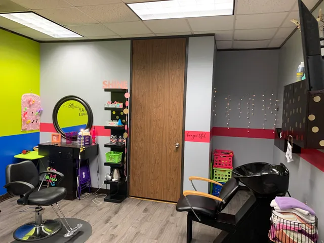 Ken's Kutting Shoppe Professional Salon Suites