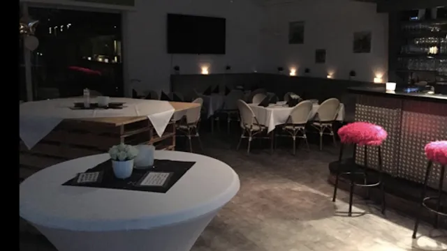 Restaurant&Bar Center Court