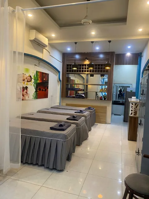 Train Street Massage