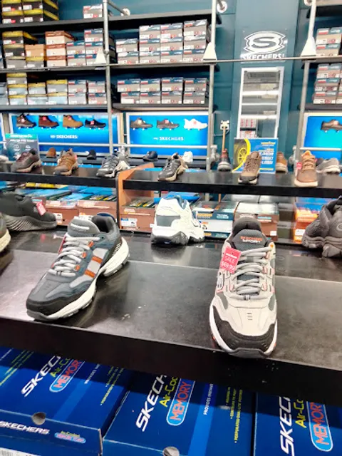 SKECHERS Warehouse Outlet