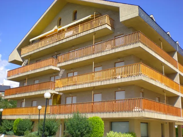 Apartamentos Sol Y Nieve, Jaca, Spain