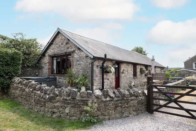 Tŷ Tanglwyst Farm Holiday Cottages