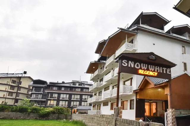 Hotel Snow White Regency,Manali