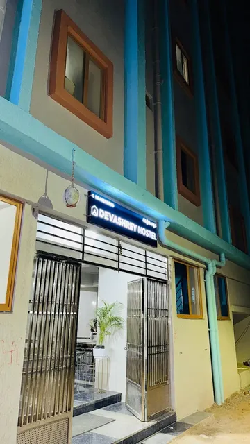 Devashrey Hostel - Zeus