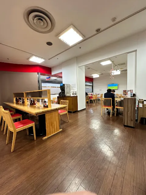 味街道 エスモール店