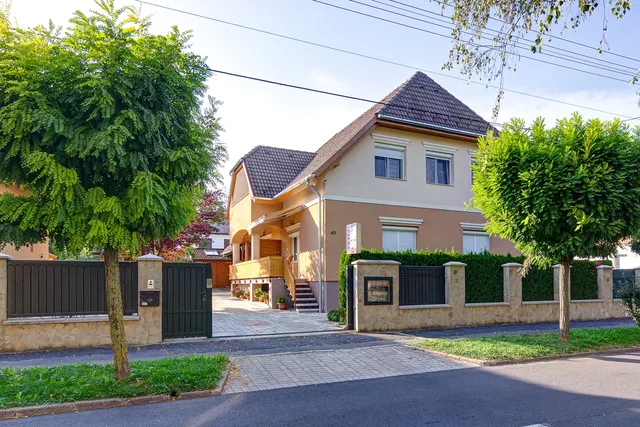 Andrea Villa Heviz Appartmanhaz