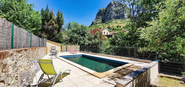 Location Hérault, appartements climatisés, piscine, jardin à Saint-Jean-de-Bueges