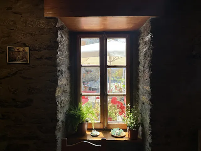 CASA UISHERA CASA RURAL BAR RESTAURANTE - Vilamòs