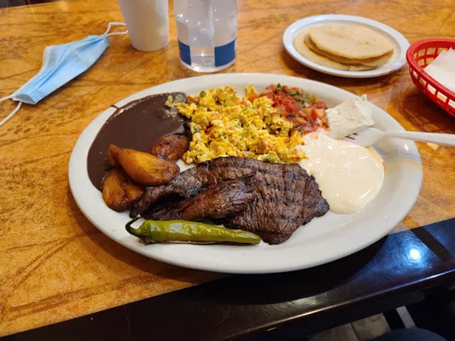 Alfaro's Restaurant 🇸🇻