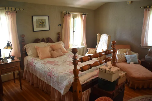 Hagen History & Sonshine Distillery’s Sunflower Field