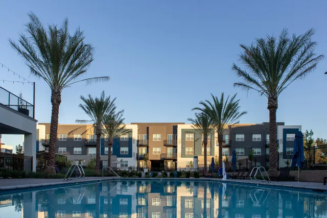 Strada 1200 Apartments