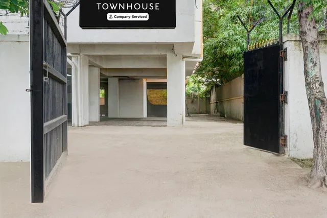 Super Townhouse Koregoan Park