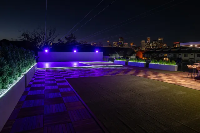 3 Stories, a Rooftop