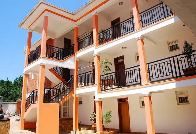 Graceland Hotel & Gardens