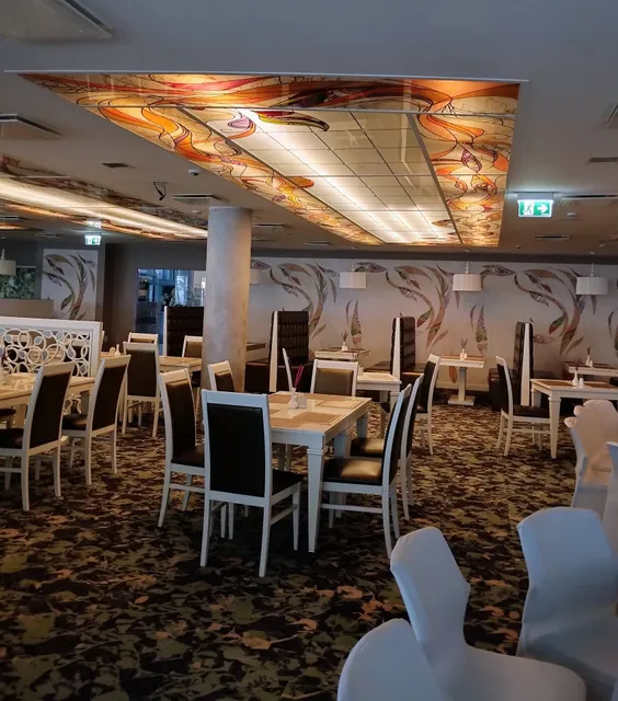 Romantic Garden Restaurant