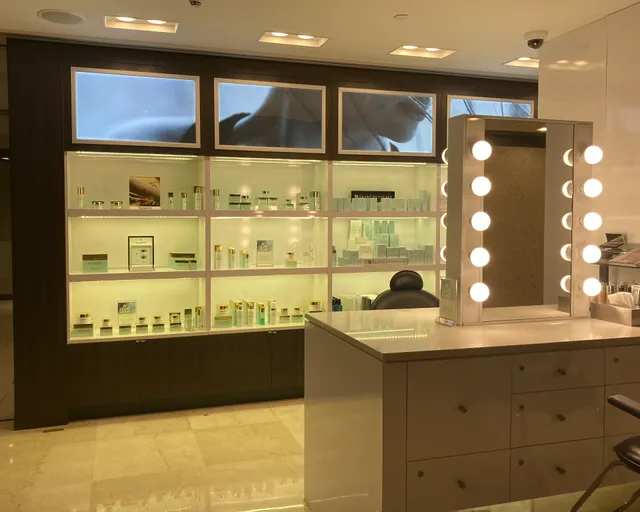 Red Hots Spa at the Garden City Hotel