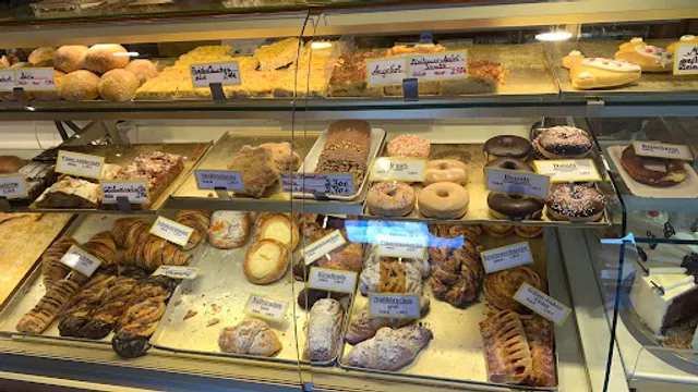 Roland Streicher Bakery, Confectionery