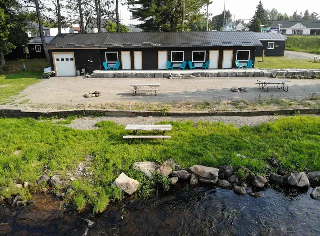 Rolling Rapids Motel