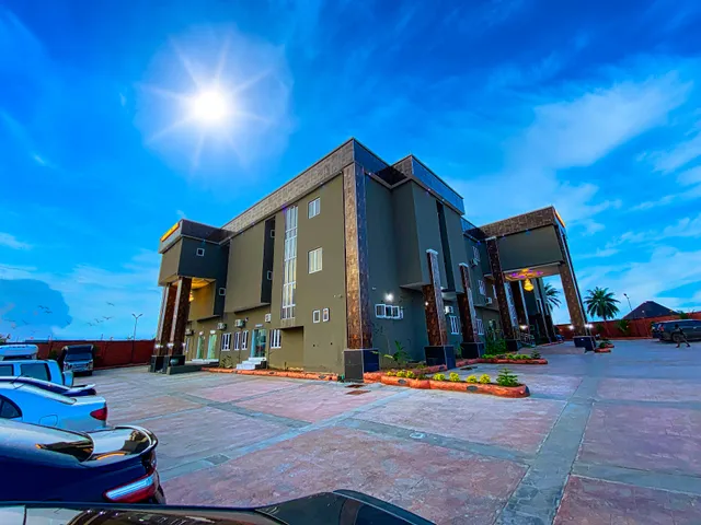 B-LUXURY HOTEL AND SUITES