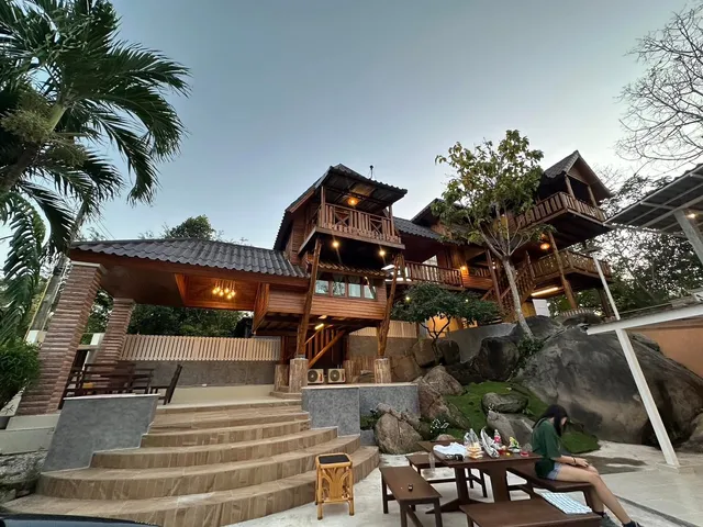 Taara Hill (ธารา ฮิลล์)