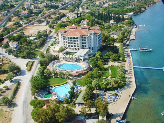 Sibyl Hotel Erythrai by Muup