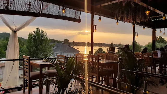 BIZZA Café Heritage