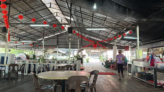 Floating Seafood Paradise Restaurant