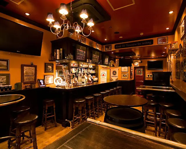 Man in the Moon - Kyoto Station Pub