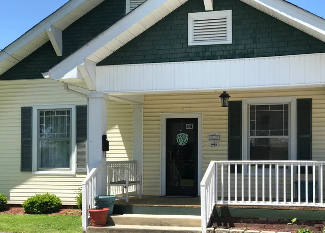 Friends In Stitches Gifts & Monogramming